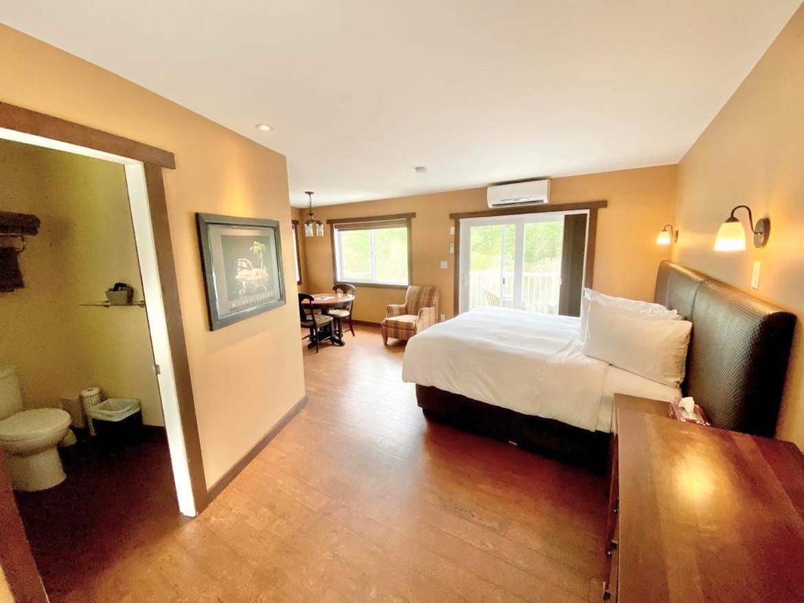 Resort Similkameen Wild & Winery Retreat